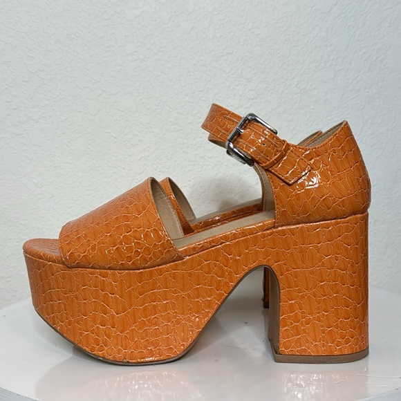 URBAN OUTFITTERS UO SOFIA FAUX LEATHER CROC EMBOSSED PLATFORM SANDALS - Picture 5 of 15